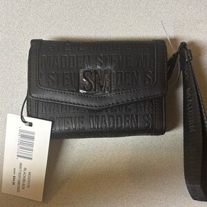 BNWT Steve Madden Bbrett Boxy Embossed Black Wristlet/Wallet